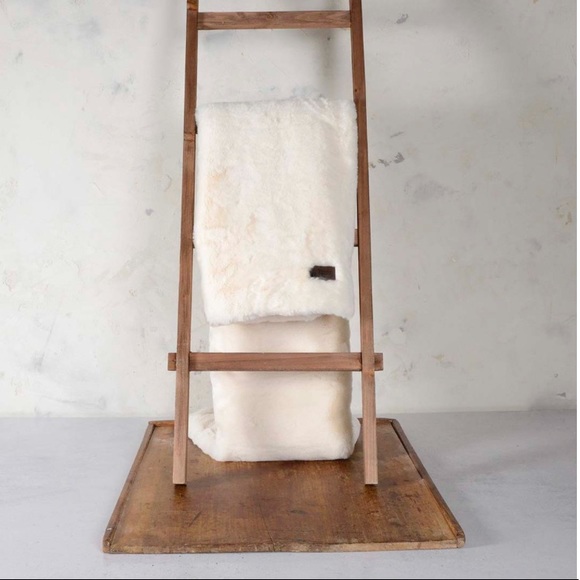 Cracker Barrel Other - Cracker & barrel faux fur throw 50in x 60in fluffy ivory white luxury designer